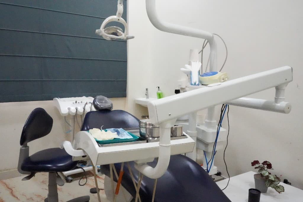 Modern dental operatory at Oracare Dental Pune with advanced dental chair and digital equipment